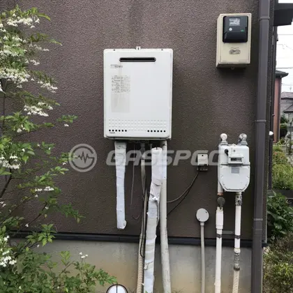 施工前の給湯器