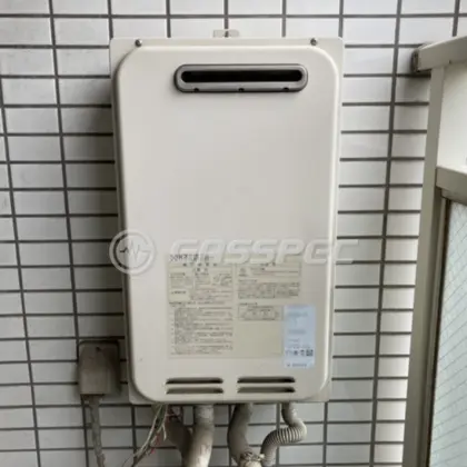 施工前の給湯器（YV1646R）