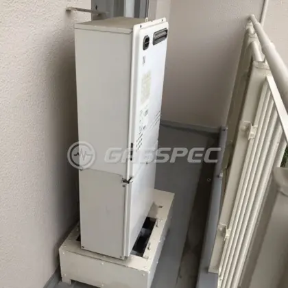 施工前の給湯器（YM2450RA）