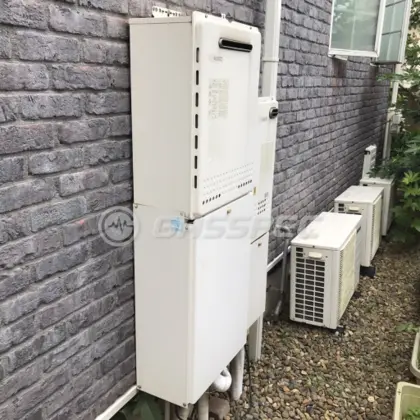 施工前の給湯器