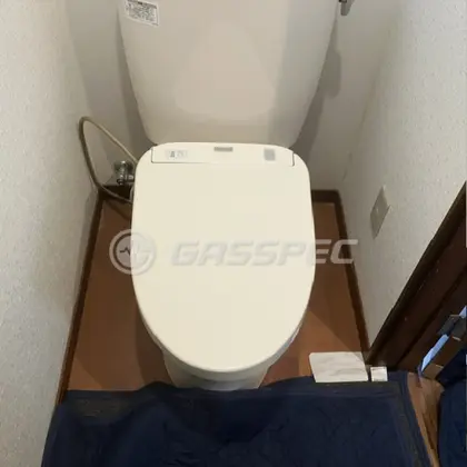 施工前の便座（CS330B/TCF4711）