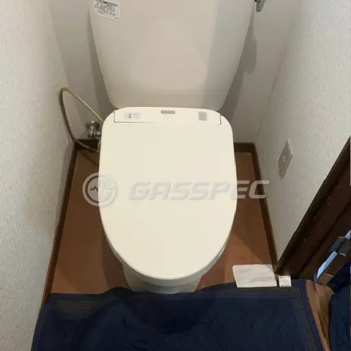 交換前の便座（TOTO CS330B/TCF4711）