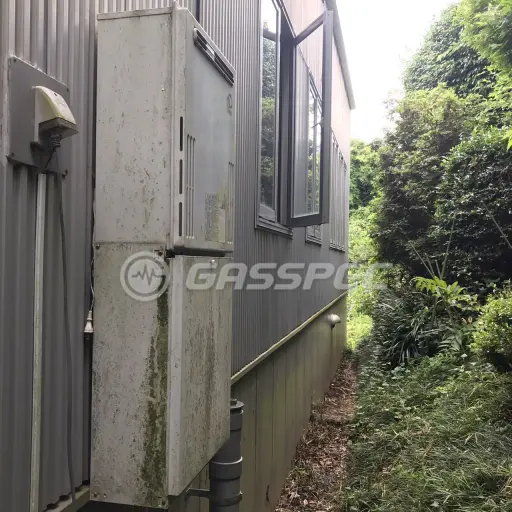 交換前の給湯器（パーパス GX-244AW）