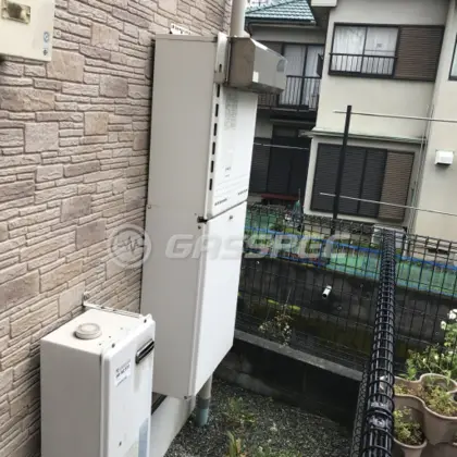 施工前の給湯器
