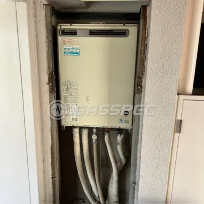 施工前の給湯器（OURB-1650SAQ）