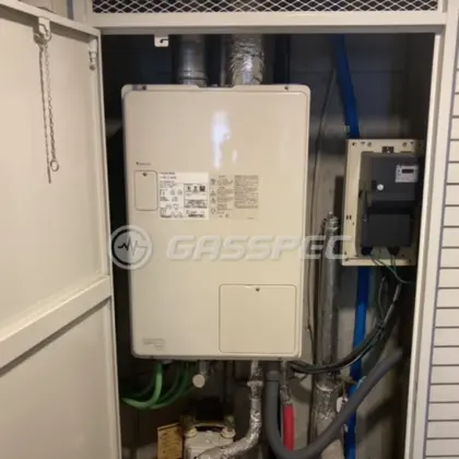 施工前の暖房熱源機（GTH-2434AWX3H-FF）