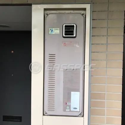 施工前の給湯器（OURB-1601DA）