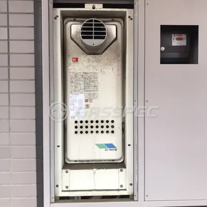 施工前の給湯器