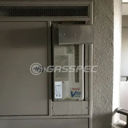 施工前の給湯器（RUF-VS2000SAA-1）