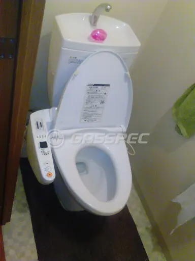 交換前のトイレ（TOTO 便器CS380B　タンクSS381BABF）