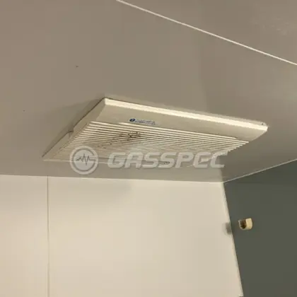 施工前の浴室乾燥機（BS-103HM）