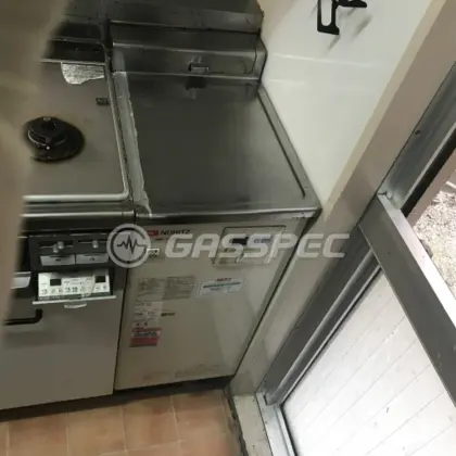 施工前の給湯器（GBF-1611D）