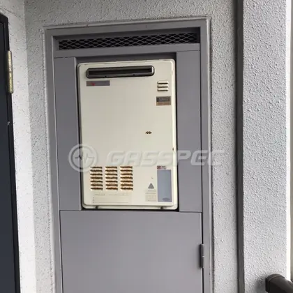 施工前の給湯器（OUR-1600）