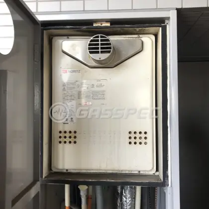施工前の給湯器