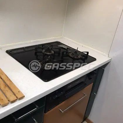 施工前のビルトインガスコンロ（RN-BS3F-G6BBL）