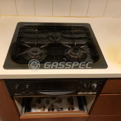 施工前のビルトインガスコンロ（RGF-30B5FR2）