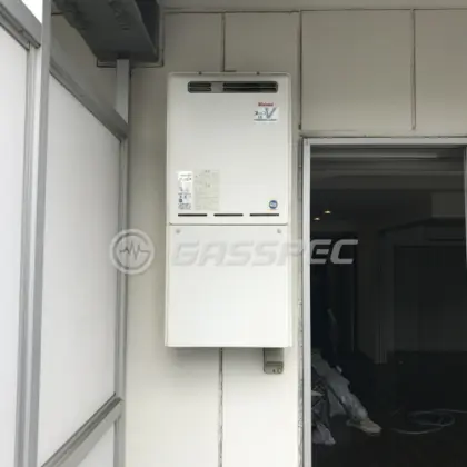 施工前の給湯器（RUF-V2401AW）