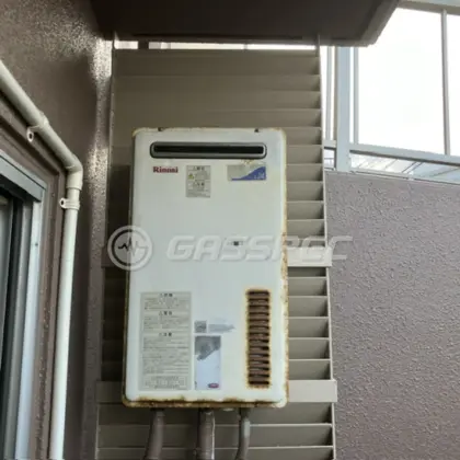 施工前の給湯器