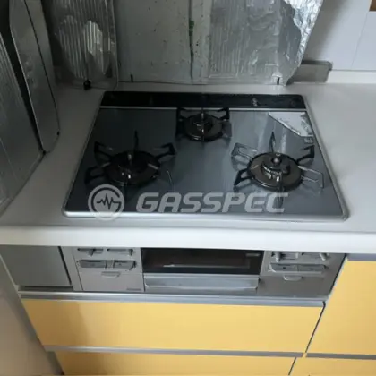 施工前のビルトインガスコンロ（ZGGZK6R12YSS）