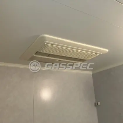 施工前の浴室乾燥機（BDV-4106AUKNC-J3-BL）
