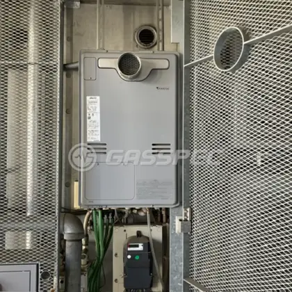 施工前の暖房熱源機（RUFH-V2403SAT2-3(B)）