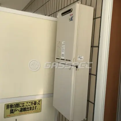 施工前の給湯器（RUX-V1610W-E）