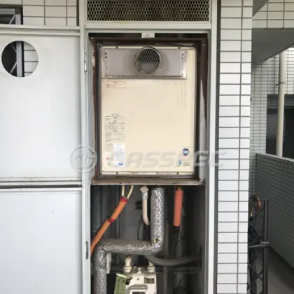 施工前の給湯器（OURB-2450SAQ-T）