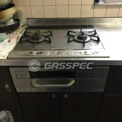施工前のビルトインガスコンロ（RN-PS862VXBBHR）
