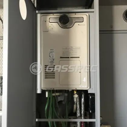 施工前の暖房熱源機（RUFH-V2400SAT2-6）