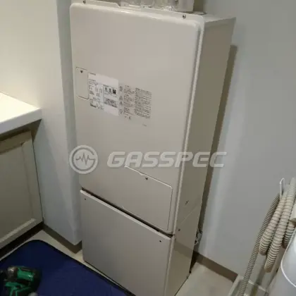 施工前の暖房熱源機（GTH-1634AWX-FF）