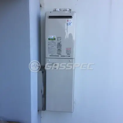施工後の給湯器（リンナイ RUJ-V2401W(A)）