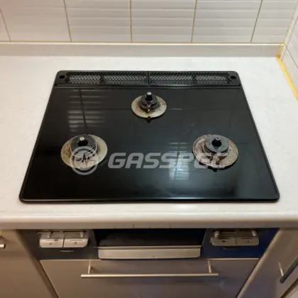 施工前のビルトインガスコンロ（RN-BS3D-G6BSR）