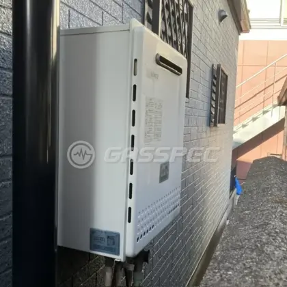 施工前の給湯器
