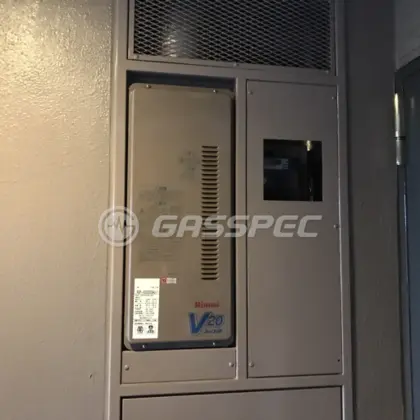 施工前の給湯器（RUF-VS2000SAU-1）