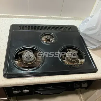 施工前のビルトインガスコンロ（GIC60-3PBH）