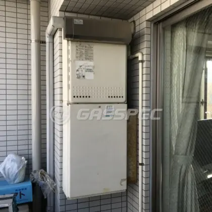 施工前の給湯器