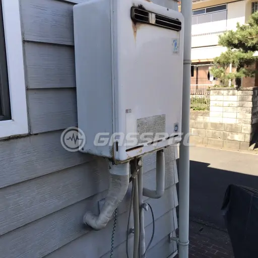 交換前の給湯器（リンナイ YRUF-V2400SAW-1）