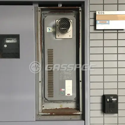 施工前の給湯器（OURB-161D）