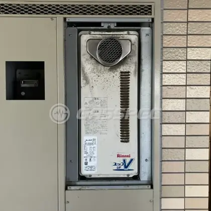 施工前の給湯器（RUF-VS2000SAT-VC）
