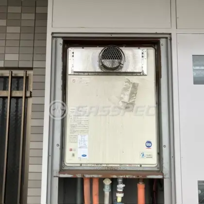施工前の給湯器（OURB-2450SAQ-T）