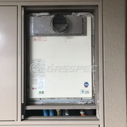施工前の給湯器（OURB-2450SAQ）