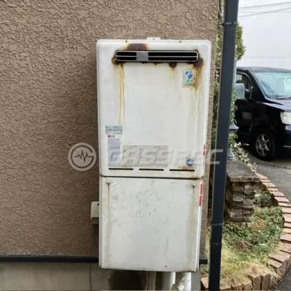 施工前の給湯器（YRYF-V2400SAW-1）