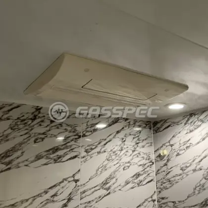 施工前の浴室乾燥機（YBD4108ACSKJ3M）