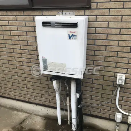 施工前の給湯器（RUF-V2000SAW-1）