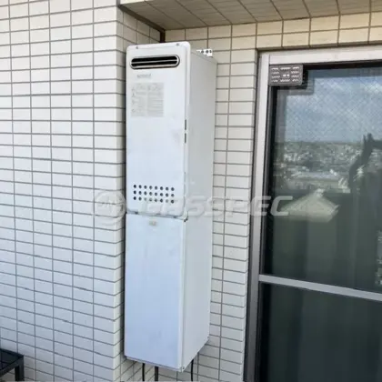 施工前の給湯器