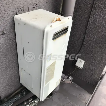 施工前の給湯器（YRUF-VS1611SAW）