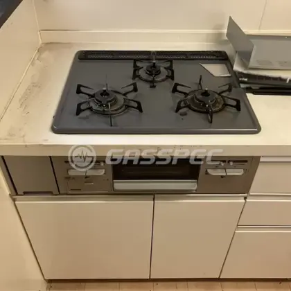 施工前のビルトインガスコンロ（RUFH-V1613SAW(B)）
