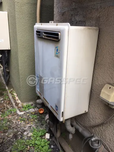 施工前の給湯器（YRUF-V2401SAW）