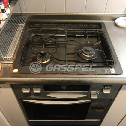 施工前のビルトインガスコンロ（DG3247NR）