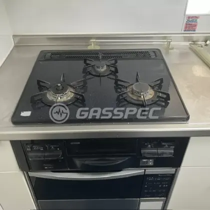 施工前のビルトインガスコンロ（HR-PE863-XAAH）